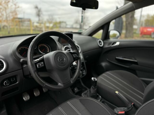 Черный Опель Корса, объемом двигателя 1.4 л и пробегом 232 тыс. км за 6000 $, фото 5 на Automoto.ua