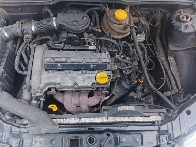 Черный Опель Корса, объемом двигателя 1.2 л и пробегом 234 тыс. км за 2200 $, фото 6 на Automoto.ua