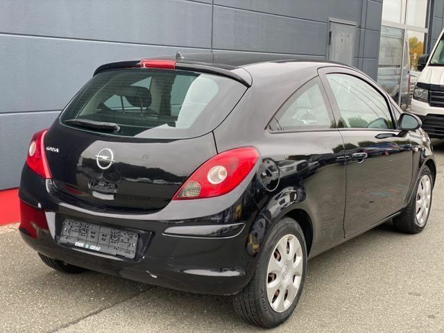 Черный Опель Корса, объемом двигателя 0 л и пробегом 130 тыс. км за 2604 $, фото 1 на Automoto.ua