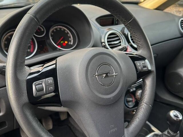 Черный Опель Корса, объемом двигателя 1.2 л и пробегом 126 тыс. км за 5950 $, фото 6 на Automoto.ua