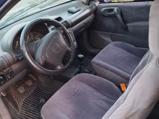 Фиолетовый Опель Корса, объемом двигателя 1.4 л и пробегом 300 тыс. км за 750 $, фото 4 на Automoto.ua