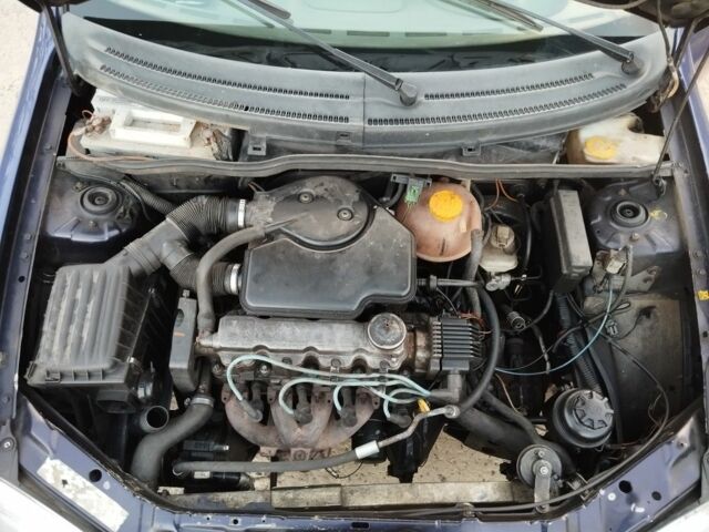 Фиолетовый Опель Корса, объемом двигателя 1.4 л и пробегом 300 тыс. км за 750 $, фото 2 на Automoto.ua