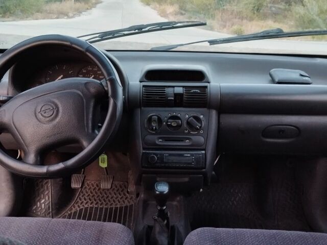 Фиолетовый Опель Корса, объемом двигателя 1.4 л и пробегом 300 тыс. км за 750 $, фото 3 на Automoto.ua