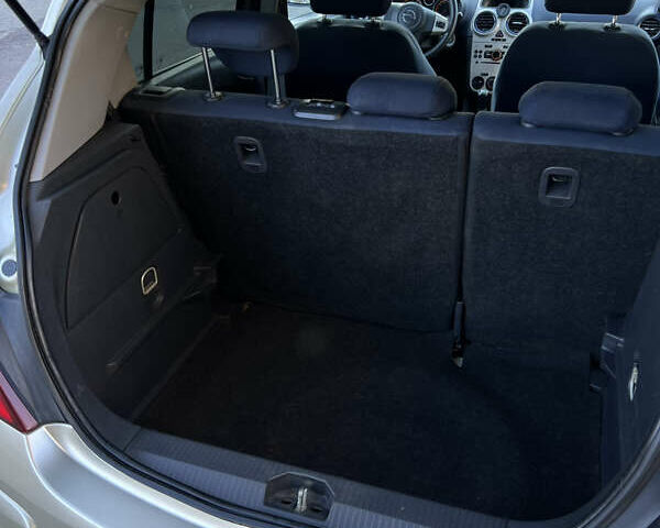 Коричневий Опель Корса, об'ємом двигуна 1.2 л та пробігом 260 тис. км за 2650 $, фото 16 на Automoto.ua