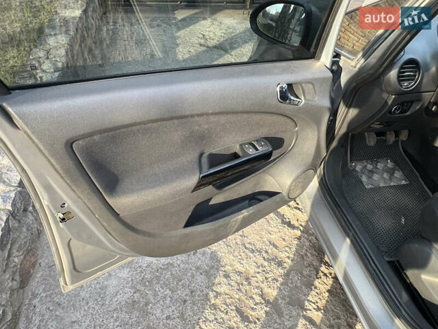 Коричневый Опель Корса, объемом двигателя 1.3 л и пробегом 237 тыс. км за 5700 $, фото 11 на Automoto.ua