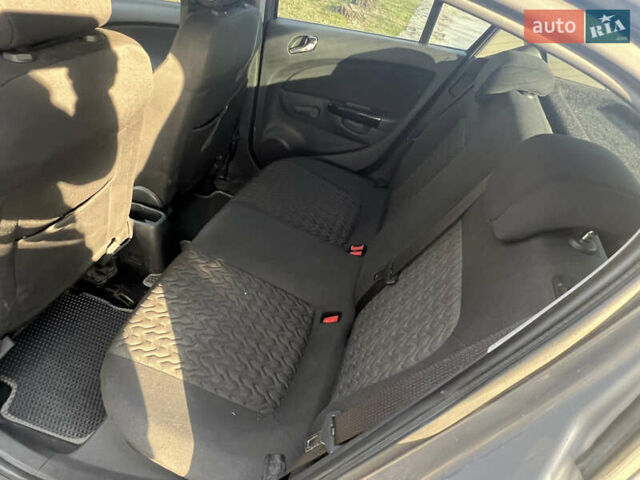 Коричневый Опель Корса, объемом двигателя 1.3 л и пробегом 237 тыс. км за 5700 $, фото 12 на Automoto.ua