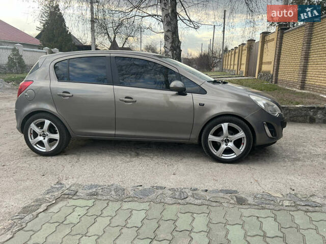 Коричневий Опель Корса, об'ємом двигуна 1.3 л та пробігом 237 тис. км за 6300 $, фото 3 на Automoto.ua