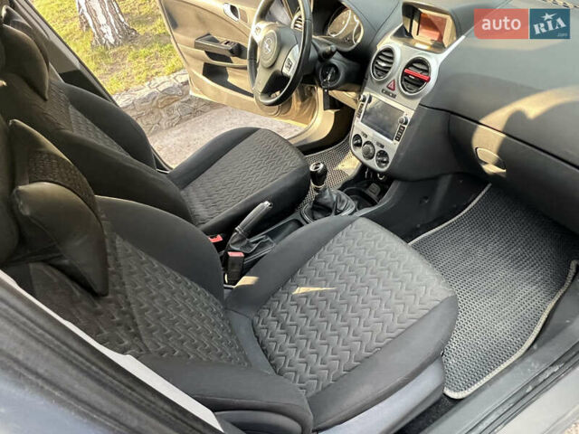 Коричневый Опель Корса, объемом двигателя 1.3 л и пробегом 237 тыс. км за 5700 $, фото 16 на Automoto.ua