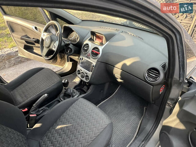 Коричневий Опель Корса, об'ємом двигуна 1.3 л та пробігом 237 тис. км за 6300 $, фото 17 на Automoto.ua