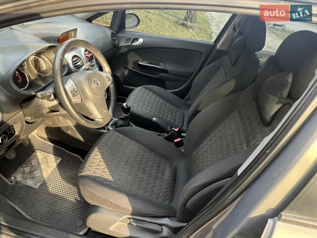Коричневый Опель Корса, объемом двигателя 1.3 л и пробегом 237 тыс. км за 5700 $, фото 10 на Automoto.ua