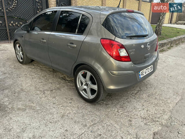 Коричневый Опель Корса, объемом двигателя 1.3 л и пробегом 237 тыс. км за 5700 $, фото 5 на Automoto.ua