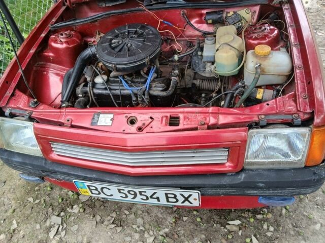 Красный Опель Корса, объемом двигателя 1.2 л и пробегом 3 тыс. км за 381 $, фото 3 на Automoto.ua