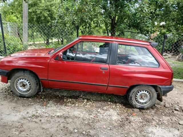 Красный Опель Корса, объемом двигателя 1.2 л и пробегом 3 тыс. км за 381 $, фото 1 на Automoto.ua