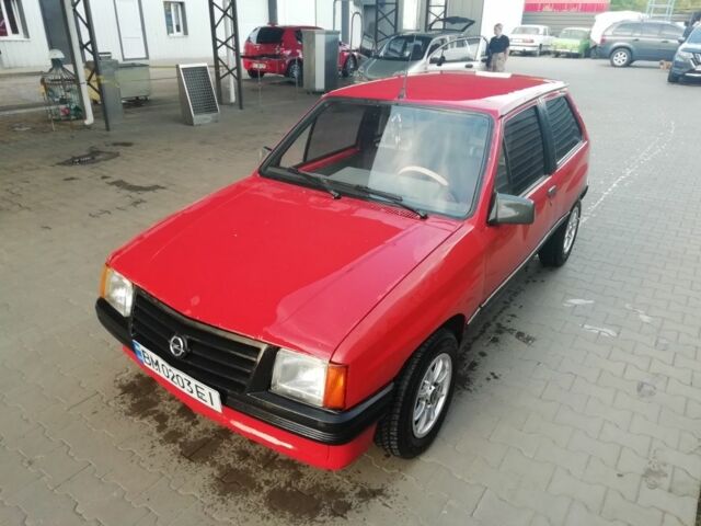 Красный Опель Корса, объемом двигателя 1 л и пробегом 1000 тыс. км за 544 $, фото 1 на Automoto.ua