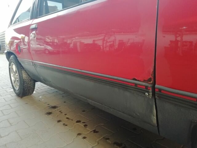 Красный Опель Корса, объемом двигателя 1 л и пробегом 1000 тыс. км за 544 $, фото 3 на Automoto.ua