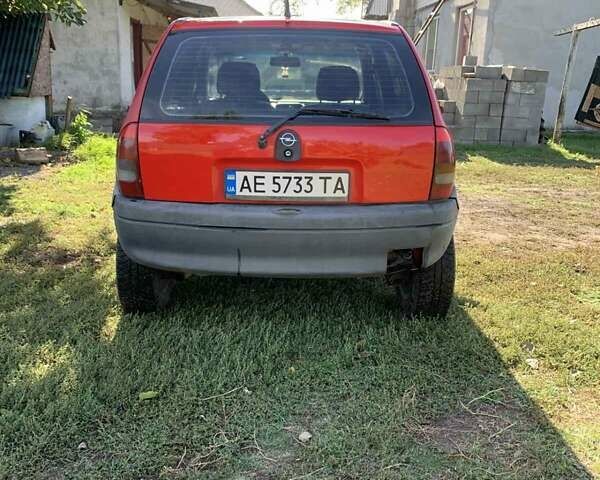 Красный Опель Корса, объемом двигателя 1.2 л и пробегом 285 тыс. км за 1500 $, фото 7 на Automoto.ua