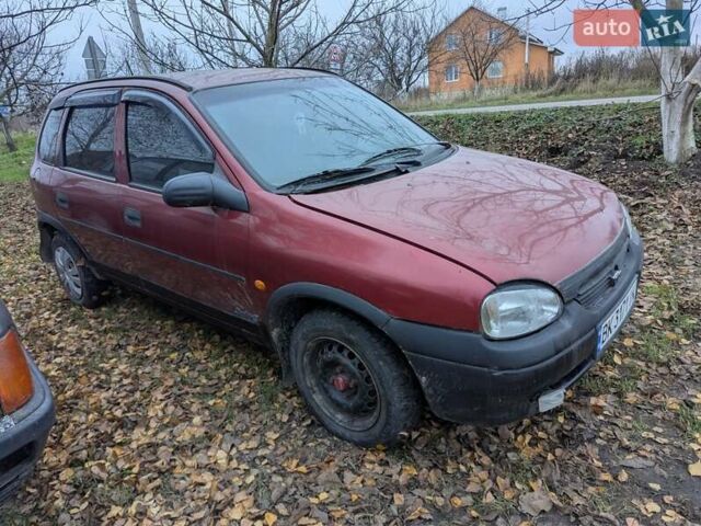 Красный Опель Корса, объемом двигателя 1.2 л и пробегом 350 тыс. км за 900 $, фото 1 на Automoto.ua