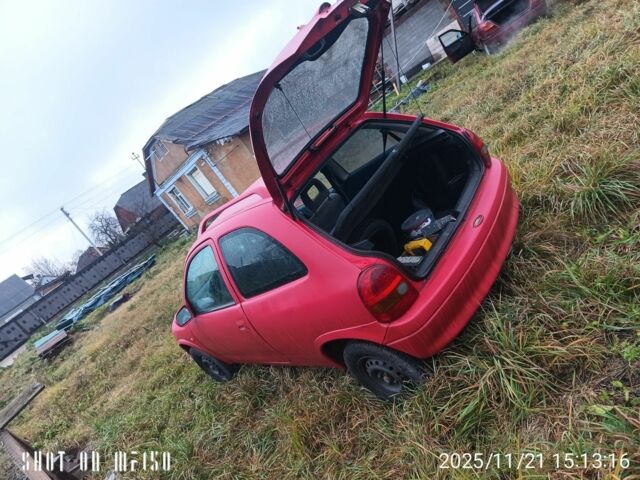 Красный Опель Корса, объемом двигателя 1.2 л и пробегом 250 тыс. км за 1182 $, фото 2 на Automoto.ua