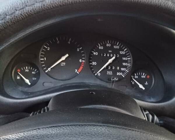 Красный Опель Корса, объемом двигателя 1.2 л и пробегом 130 тыс. км за 2800 $, фото 1 на Automoto.ua