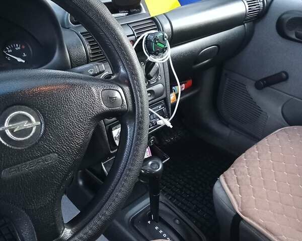 Красный Опель Корса, объемом двигателя 1.2 л и пробегом 130 тыс. км за 2800 $, фото 5 на Automoto.ua
