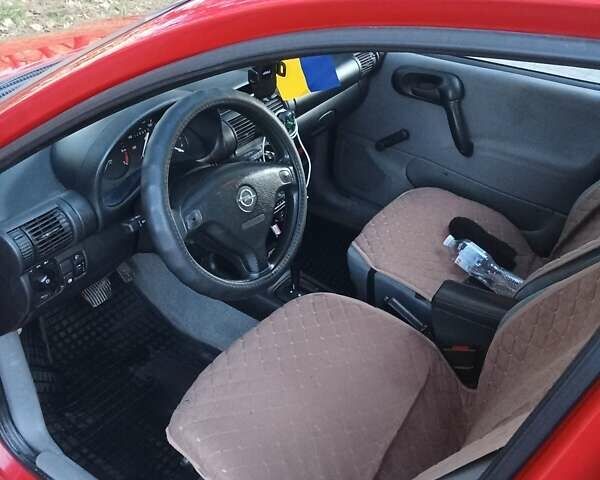 Красный Опель Корса, объемом двигателя 1.2 л и пробегом 130 тыс. км за 2800 $, фото 6 на Automoto.ua