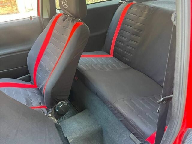 Красный Опель Корса, объемом двигателя 1.2 л и пробегом 256 тыс. км за 1286 $, фото 2 на Automoto.ua