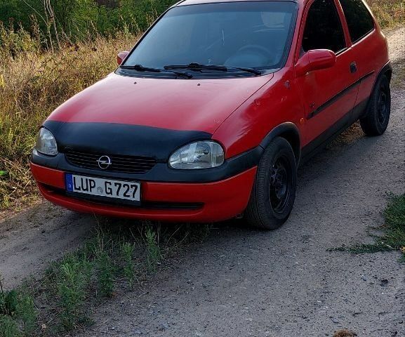 Красный Опель Корса, объемом двигателя 1.2 л и пробегом 256 тыс. км за 1286 $, фото 10 на Automoto.ua