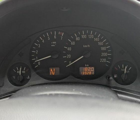 Красный Опель Корса, объемом двигателя 1.2 л и пробегом 139 тыс. км за 3500 $, фото 7 на Automoto.ua