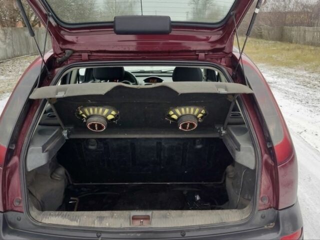 Красный Опель Корса, объемом двигателя 1 л и пробегом 216 тыс. км за 3300 $, фото 5 на Automoto.ua