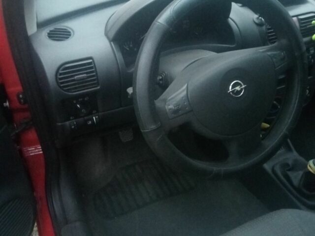 Красный Опель Корса, объемом двигателя 1 л и пробегом 279 тыс. км за 2500 $, фото 5 на Automoto.ua