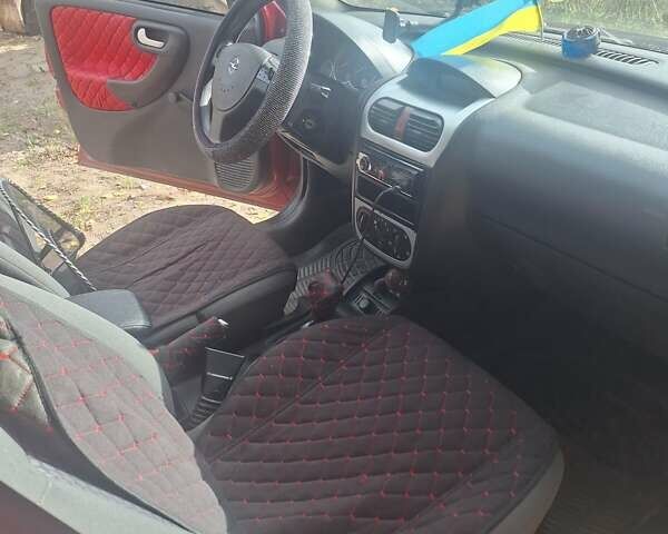 Опель Корса 2003 в Каменское - Днепродзержинск на Automoto.ua Красный Опель Корса, объемом двигателя 1 л и пробегом 153 тыс. км за 3200 $, фото 4 на Automoto.ua