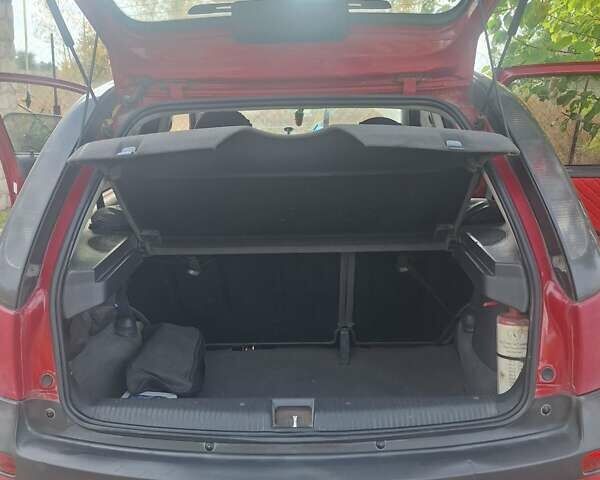 Опель Корса 2003 в Каменское - Днепродзержинск на Automoto.ua Красный Опель Корса, объемом двигателя 1 л и пробегом 153 тыс. км за 3200 $, фото 10 на Automoto.ua