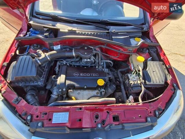 Красный Опель Корса, объемом двигателя 1.2 л и пробегом 194 тыс. км за 3200 $, фото 9 на Automoto.ua