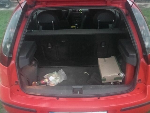 Красный Опель Корса, объемом двигателя 1 л и пробегом 279 тыс. км за 2500 $, фото 4 на Automoto.ua