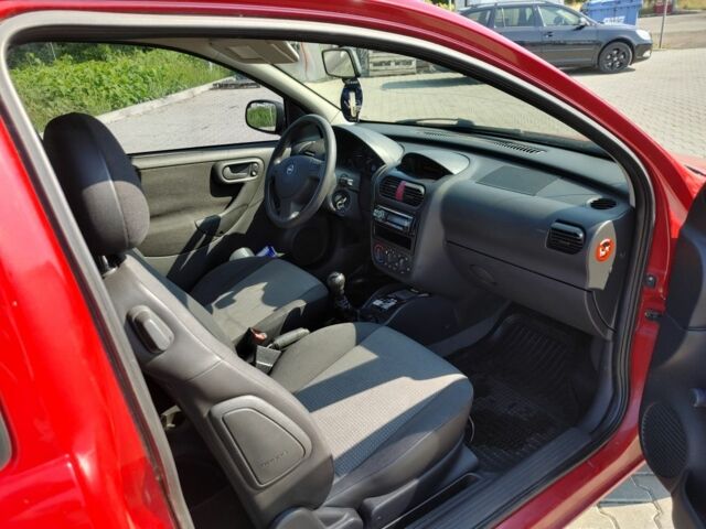 Красный Опель Корса, объемом двигателя 1 л и пробегом 194 тыс. км за 1900 $, фото 3 на Automoto.ua