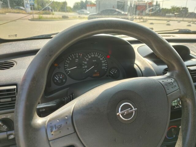 Красный Опель Корса, объемом двигателя 1 л и пробегом 194 тыс. км за 1900 $, фото 20 на Automoto.ua