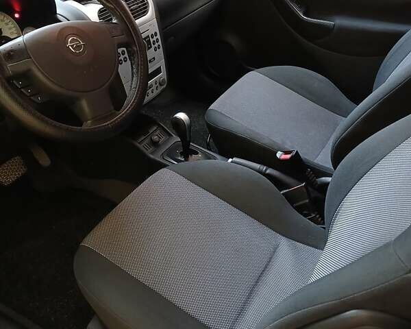 Красный Опель Корса, объемом двигателя 1 л и пробегом 342 тыс. км за 3000 $, фото 10 на Automoto.ua