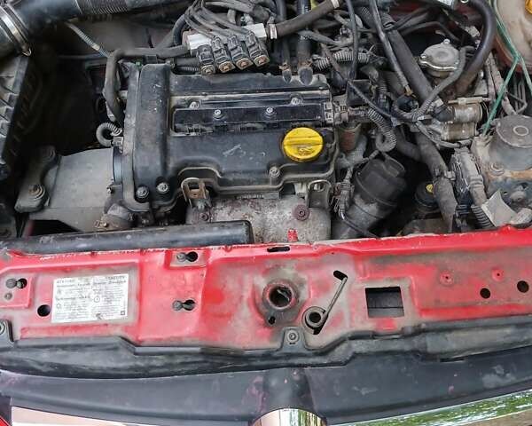 Красный Опель Корса, объемом двигателя 1 л и пробегом 342 тыс. км за 3000 $, фото 14 на Automoto.ua