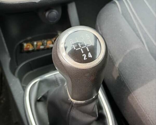 Красный Опель Корса, объемом двигателя 1.23 л и пробегом 270 тыс. км за 3300 $, фото 11 на Automoto.ua