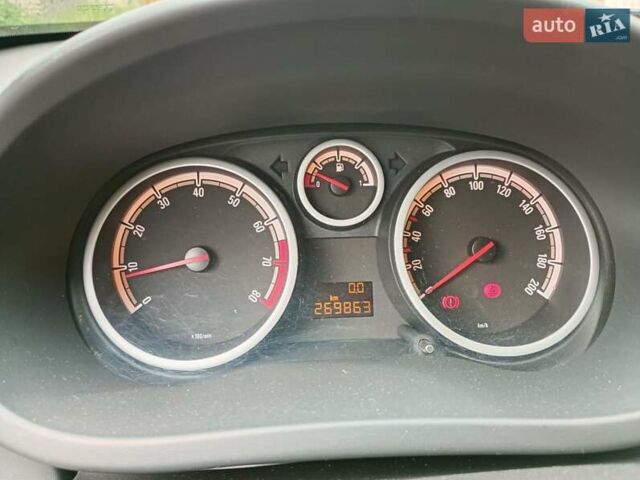 Красный Опель Корса, объемом двигателя 1.23 л и пробегом 270 тыс. км за 3300 $, фото 9 на Automoto.ua