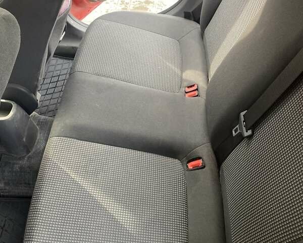 Красный Опель Корса, объемом двигателя 1 л и пробегом 282 тыс. км за 4350 $, фото 4 на Automoto.ua