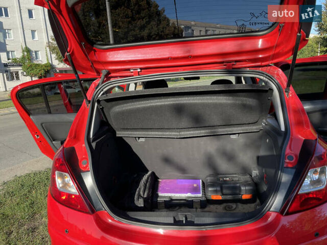 Красный Опель Корса, объемом двигателя 1.23 л и пробегом 135 тыс. км за 6000 $, фото 29 на Automoto.ua