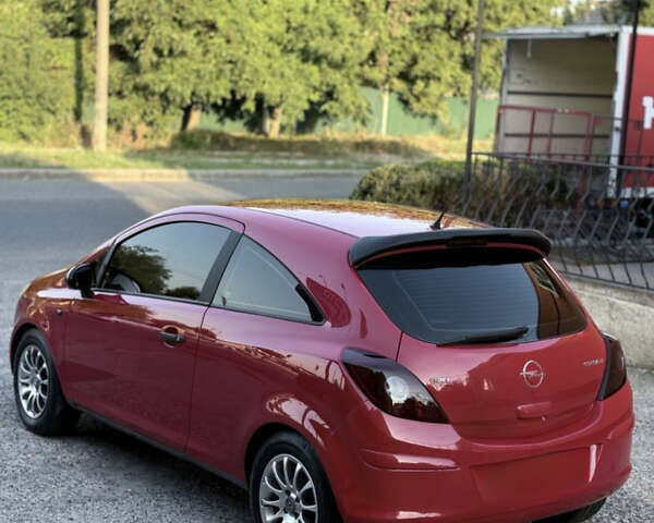 Красный Опель Корса, объемом двигателя 1.2 л и пробегом 147 тыс. км за 4950 $, фото 3 на Automoto.ua