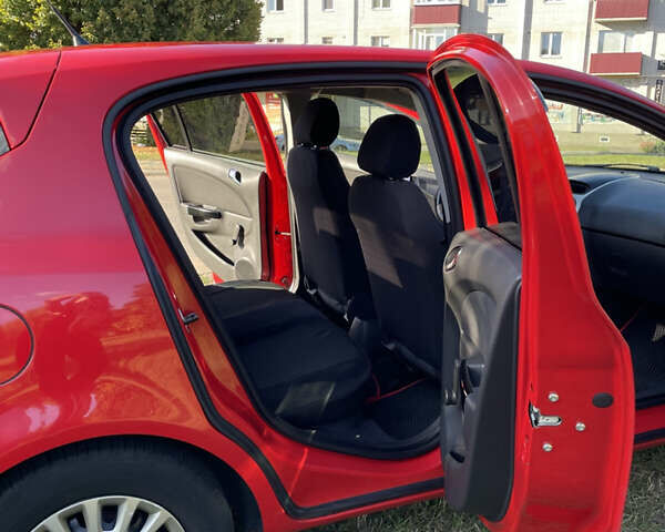 Красный Опель Корса, объемом двигателя 1.23 л и пробегом 135 тыс. км за 6000 $, фото 28 на Automoto.ua