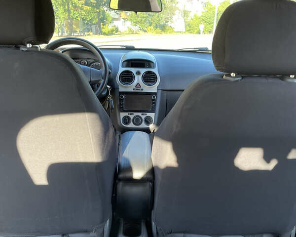 Красный Опель Корса, объемом двигателя 1.23 л и пробегом 135 тыс. км за 6000 $, фото 50 на Automoto.ua