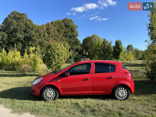 Красный Опель Корса, объемом двигателя 1.23 л и пробегом 135 тыс. км за 6000 $, фото 1 на Automoto.ua