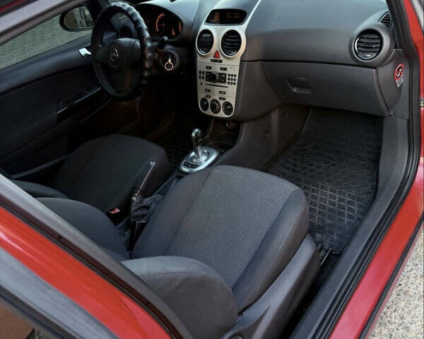 Красный Опель Корса, объемом двигателя 1.2 л и пробегом 147 тыс. км за 4950 $, фото 4 на Automoto.ua