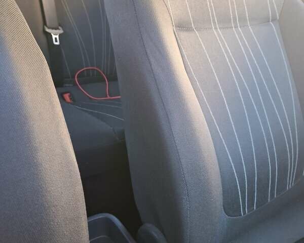 Красный Опель Корса, объемом двигателя 1.23 л и пробегом 125 тыс. км за 4900 $, фото 3 на Automoto.ua