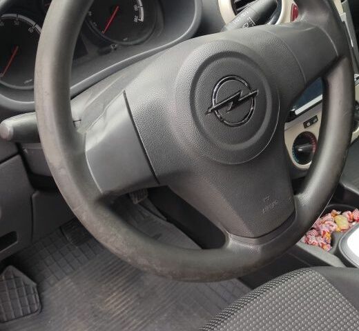 Опель Корса 2008 в Харькове на Automoto.ua Красный Опель Корса, объемом двигателя 1 л и пробегом 115 тыс. км за 3700 $, фото 7 на Automoto.ua