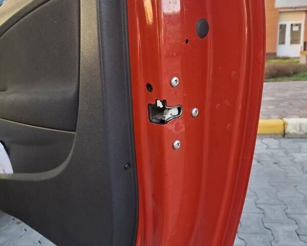 Красный Опель Корса, объемом двигателя 1.23 л и пробегом 125 тыс. км за 4900 $, фото 2 на Automoto.ua